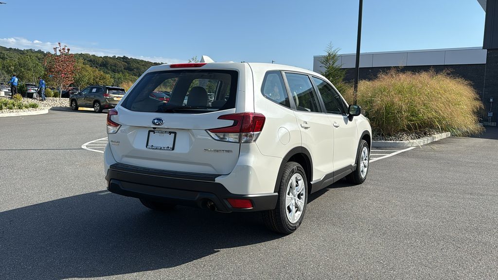 2023 Subaru Forester Base photo 2