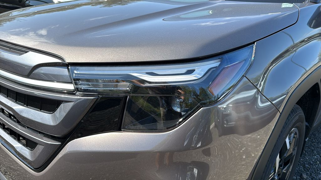 2025 Subaru Forester Premium Base photo 3