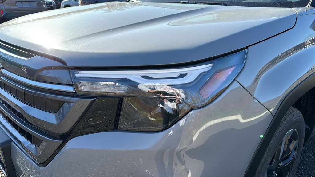 2025 Subaru Forester Premium photo 4