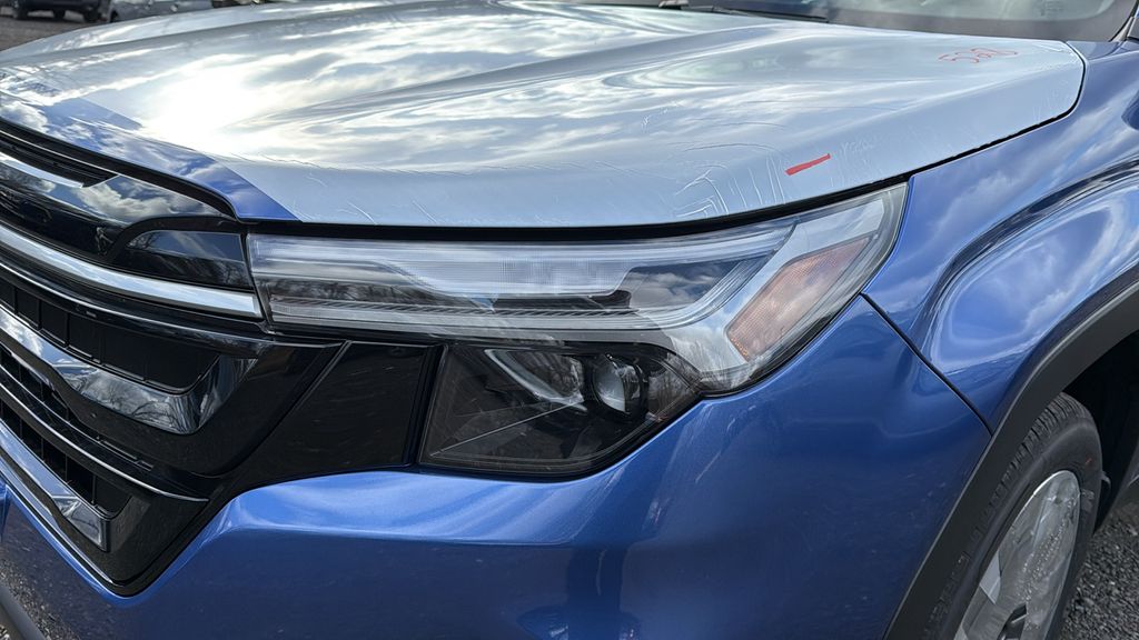 2025 Subaru Forester Touring photo 3