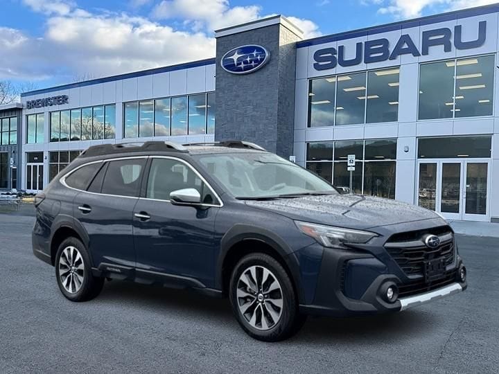 2025 Subaru Outback Touring's photo