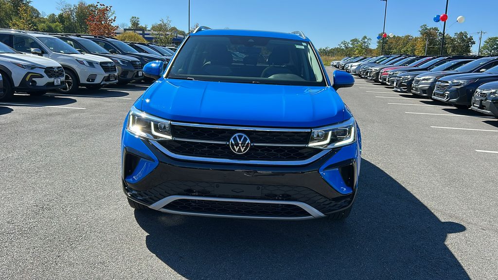 2023 Volkswagen Taos SEL photo 2