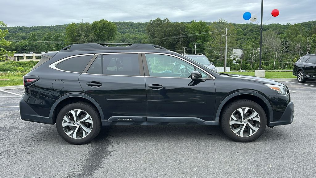 2022 Subaru Outback Limited photo 2