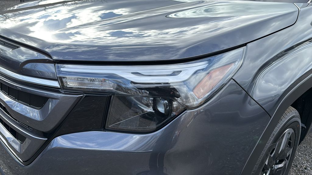 2025 Subaru Forester Premium photo 3