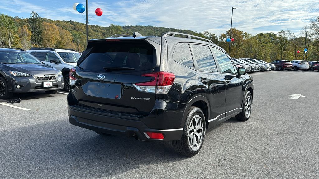 2023 Subaru Forester Premium photo 2