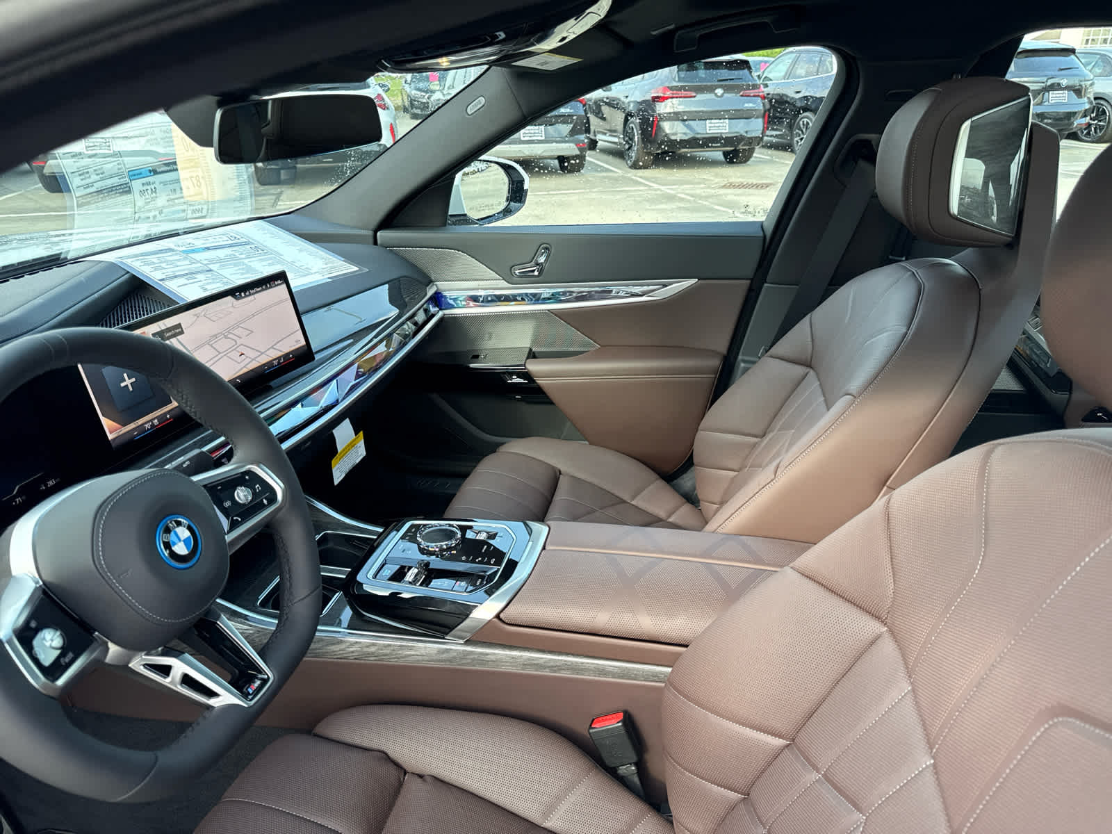 2025 BMW i7 50 - Photo 23