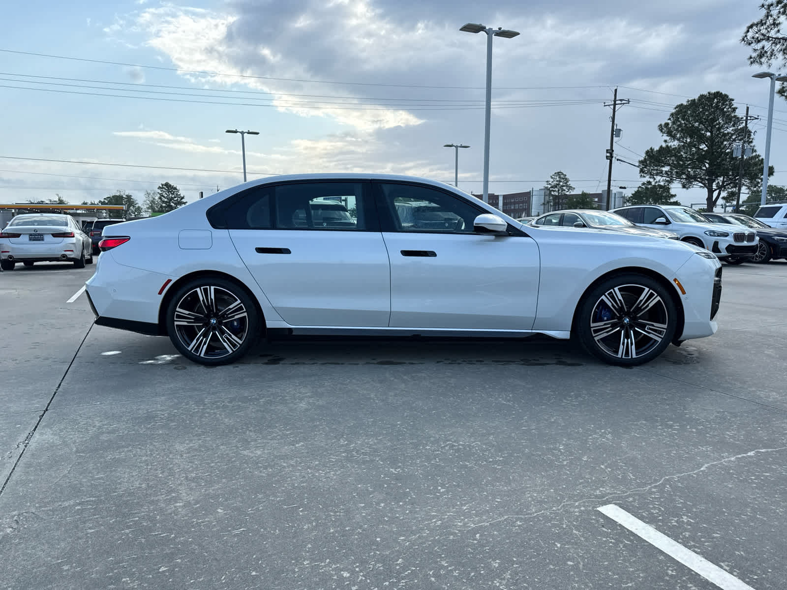 2025 BMW i7 50 - Photo 4