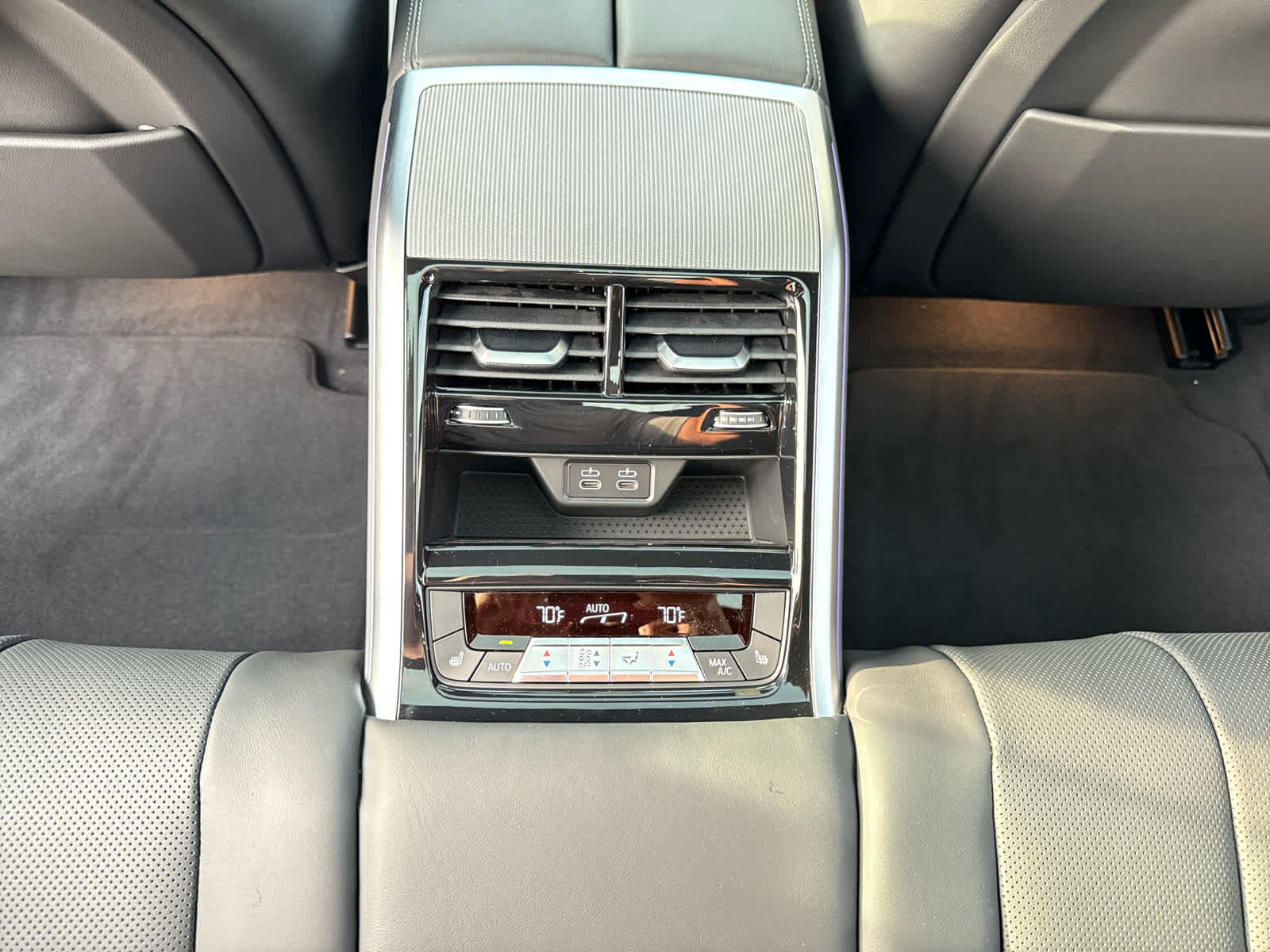 2026 BMW 8 Series 840i - Photo 21