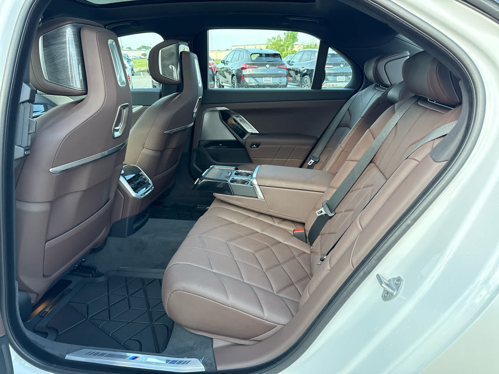 2025 BMW i7 50 - Photo 20