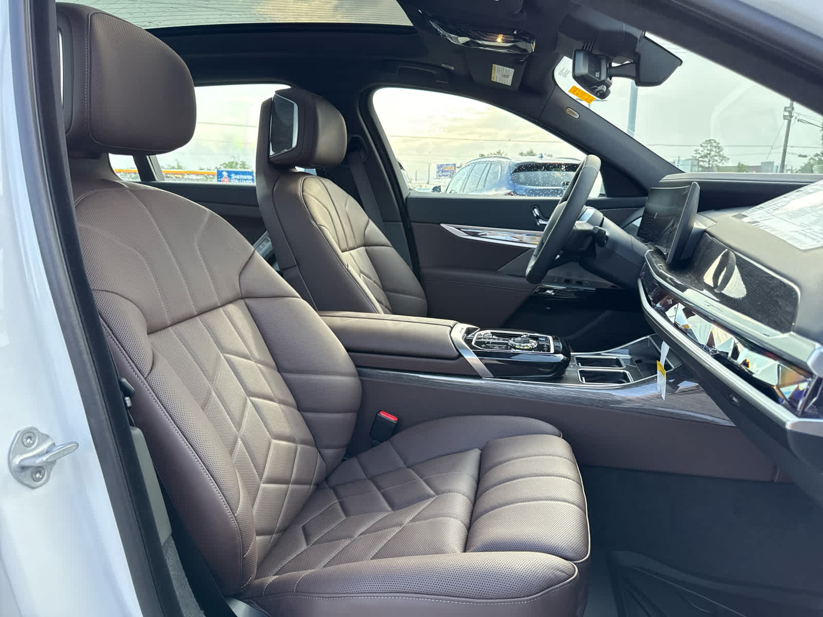 2025 BMW i7 50 - Photo 15