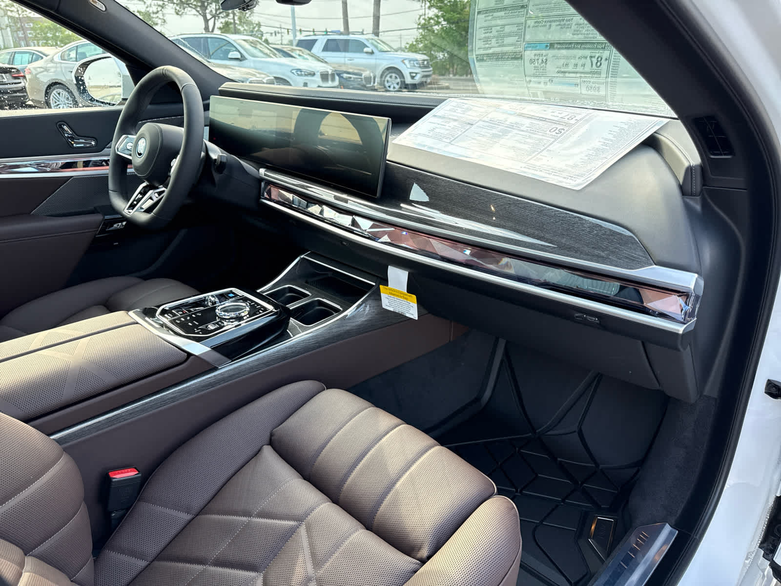 2025 BMW i7 50 - Photo 13