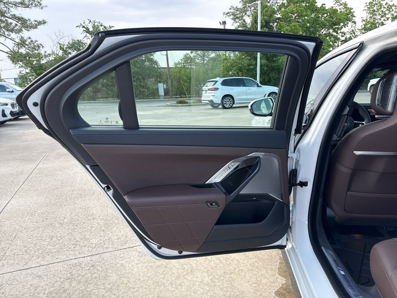 2025 BMW i7 50 - Photo 21