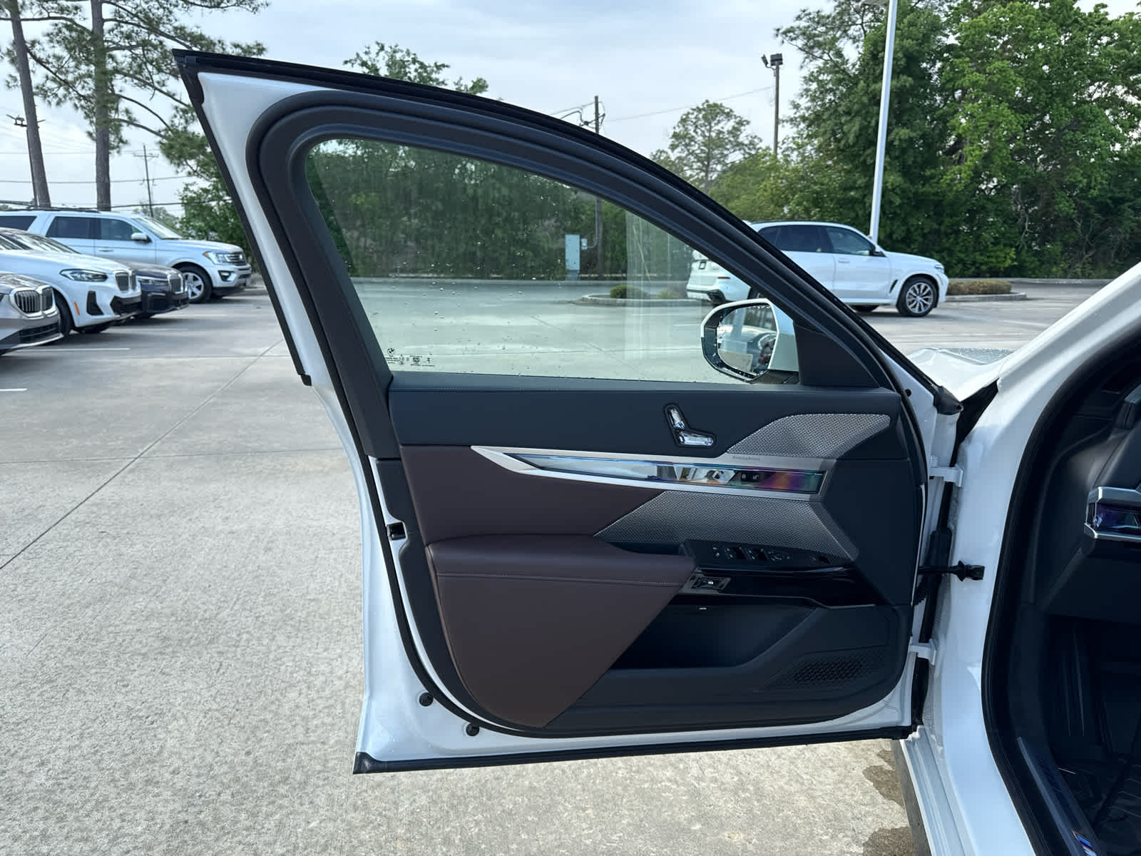 2025 BMW i7 50 - Photo 25