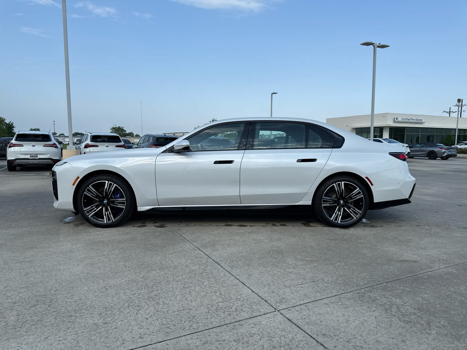 2025 BMW i7 50 - Photo 8