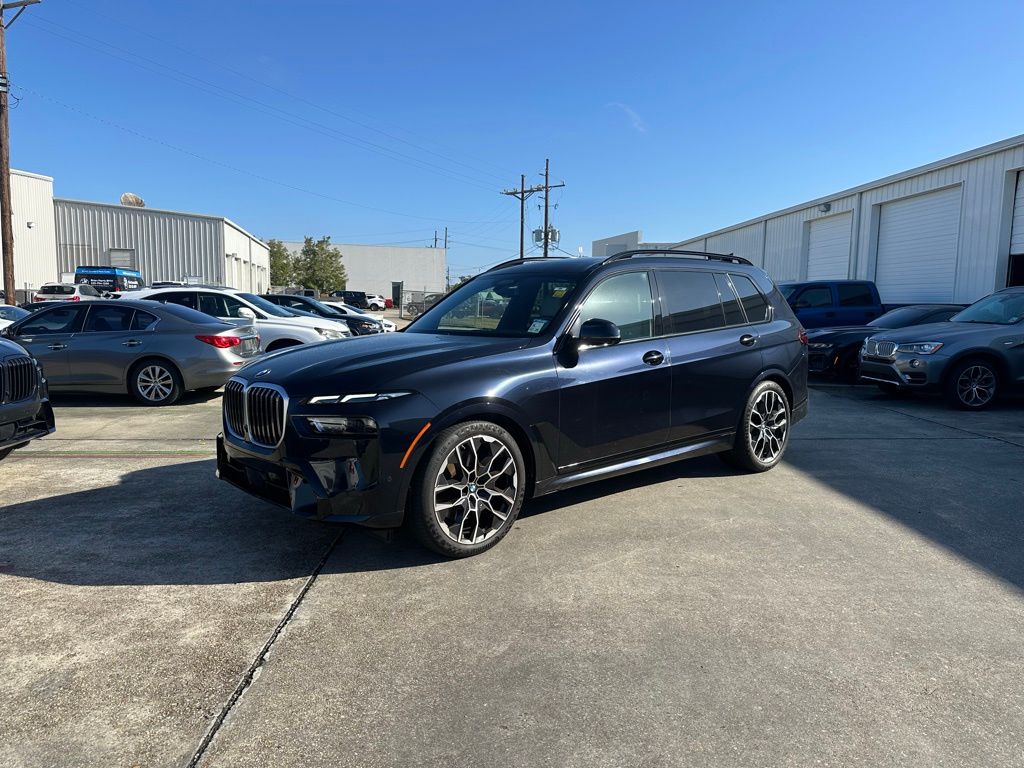 2023 BMW X7 40i's photo
