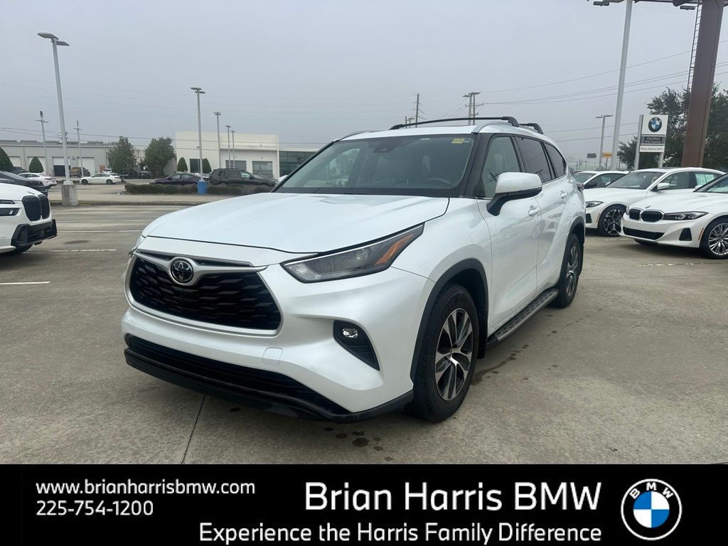 2022 Toyota Highlander XLE's photo