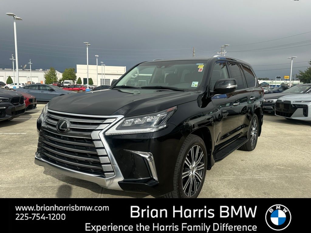 2021 Lexus LX 570's photo