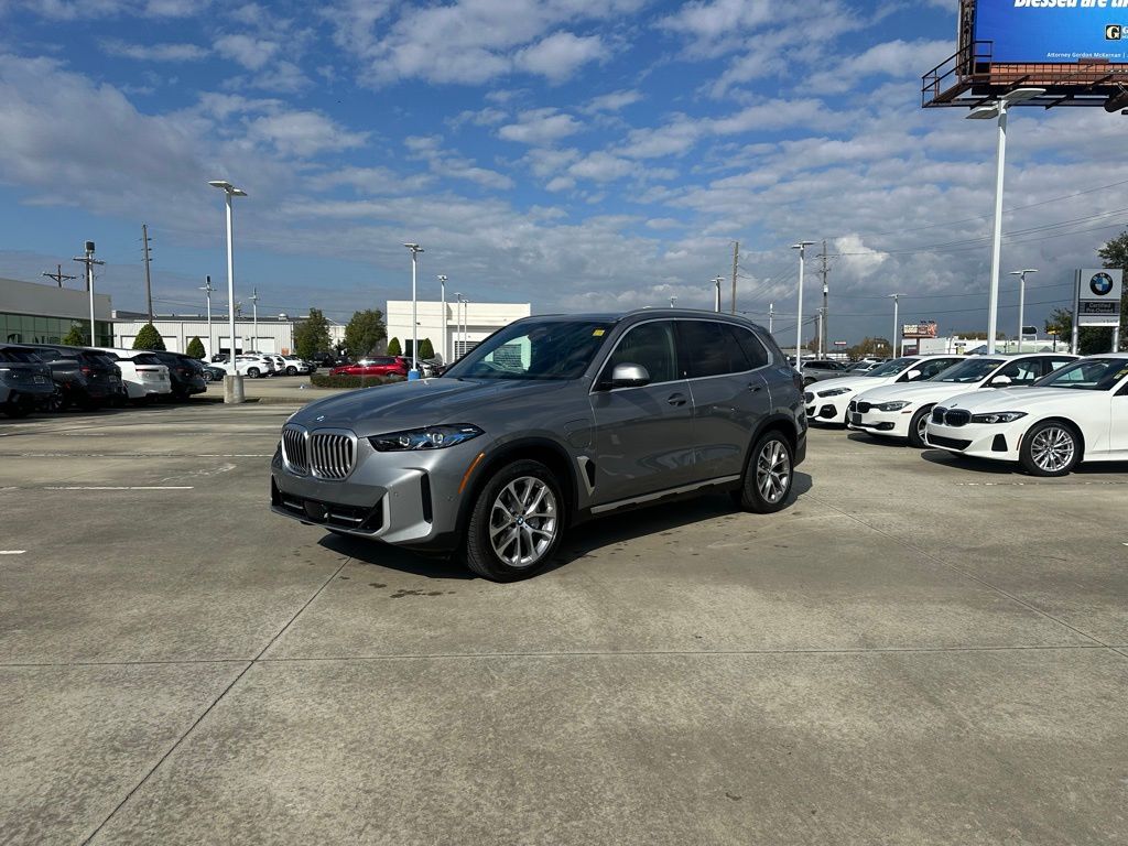 2026 BMW X5 50e's photo