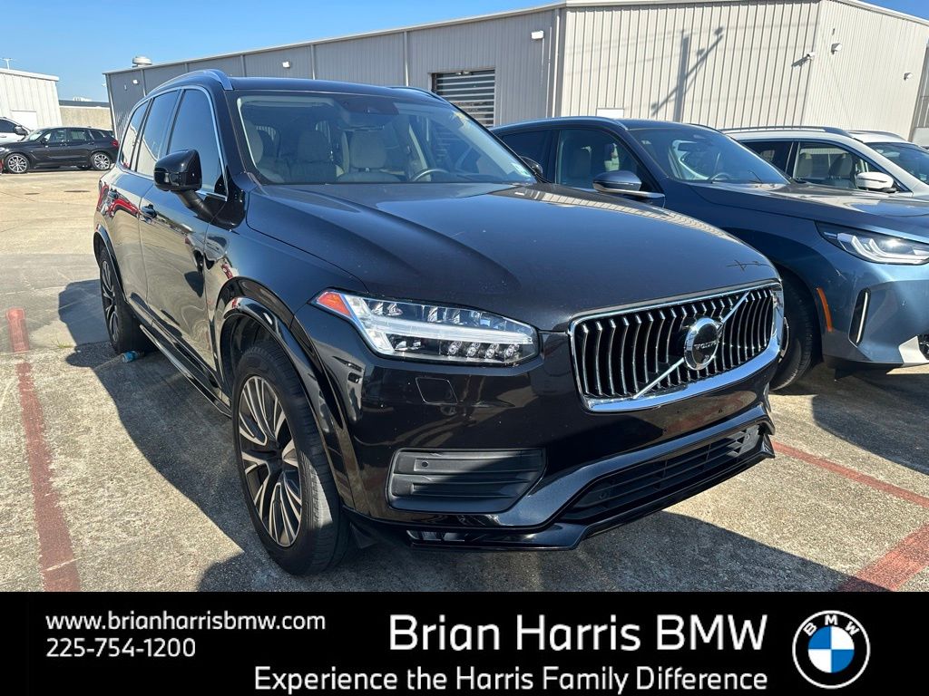 2020 Volvo XC90 Momentum's photo