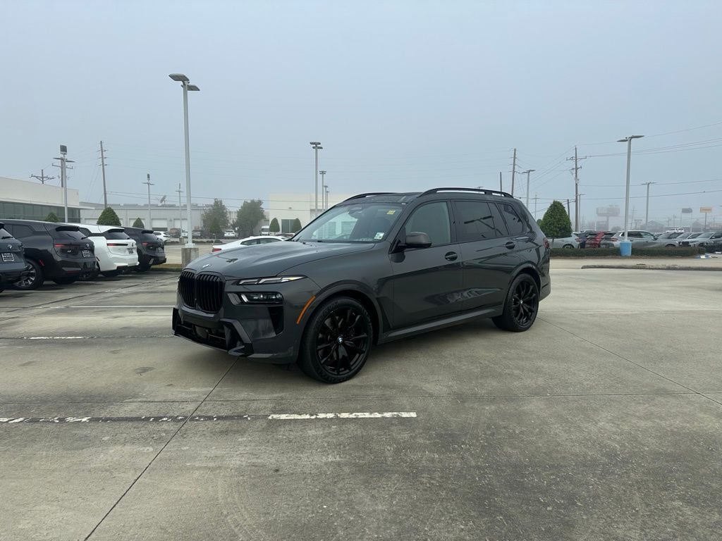 2023 BMW X7 40i's photo
