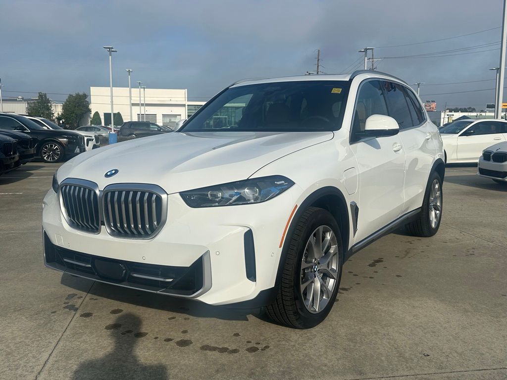 2026 BMW X5 50e's photo