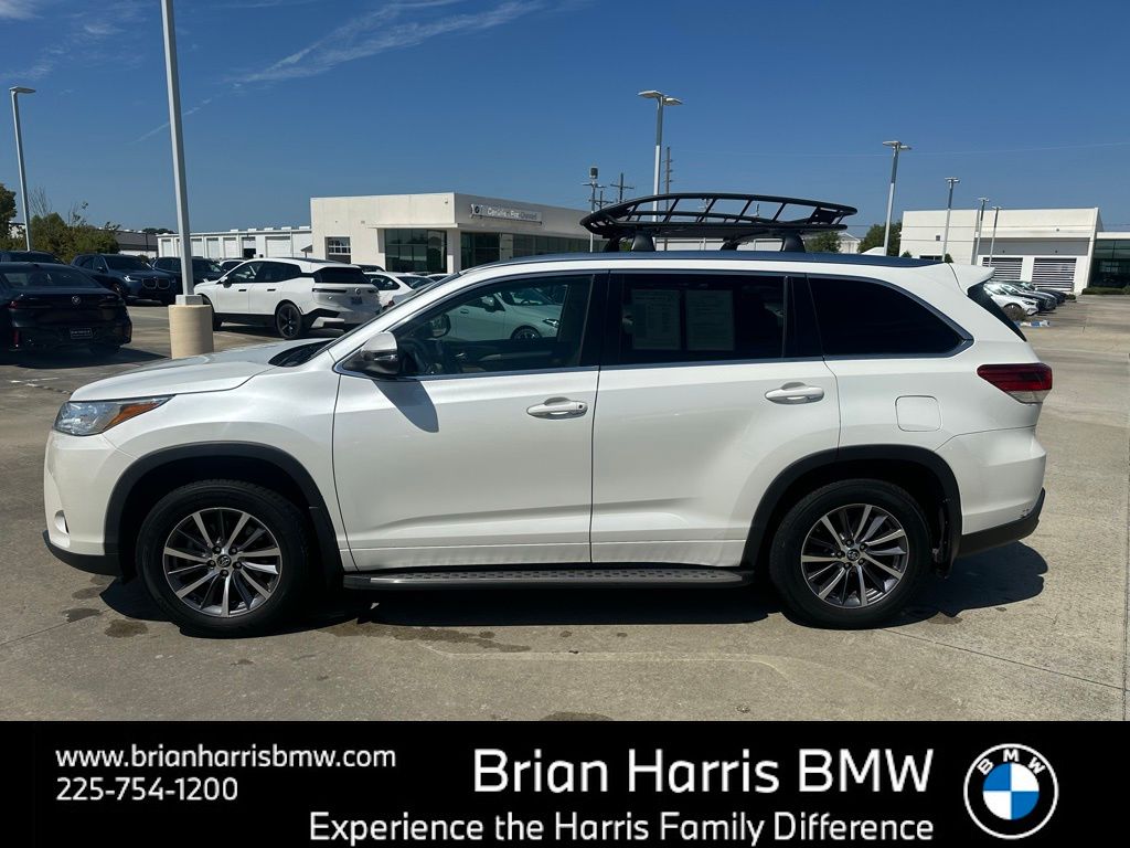 2017 Toyota Highlander SE XLE photo 2