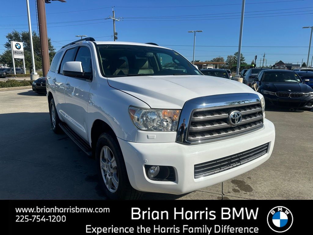 2016 Toyota Sequoia SR5 photo 2