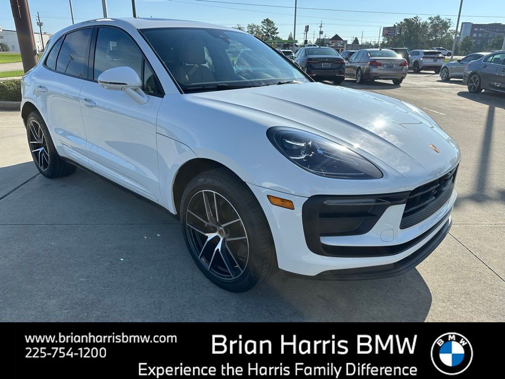 2022 Porsche Macan Base photo 3