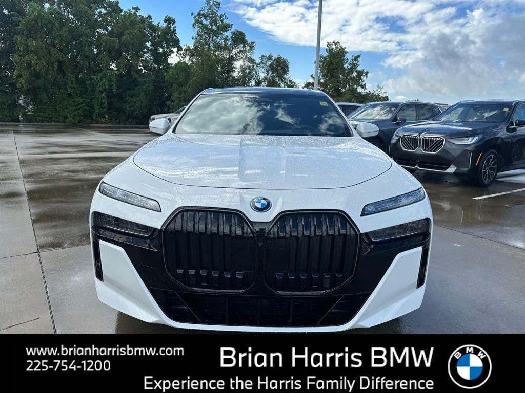 New 2026 BMW 750e xDrive Sedan