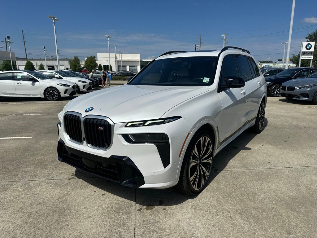 2023 BMW X7 M60i's photo