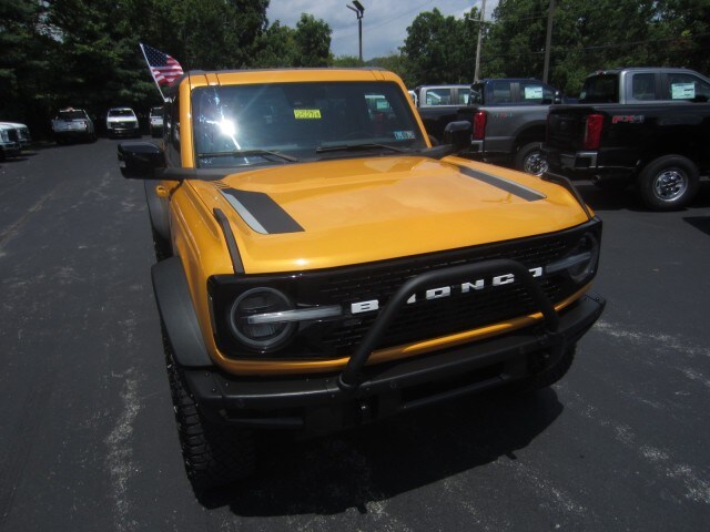 2021 Ford Bronco First Edition photo 2