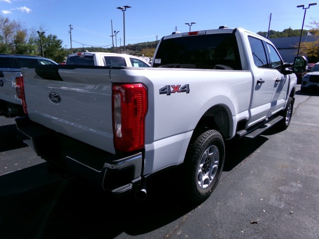 New 2027 Ford F-250 XLT CrewCab 4x4 Truck Crew Cab