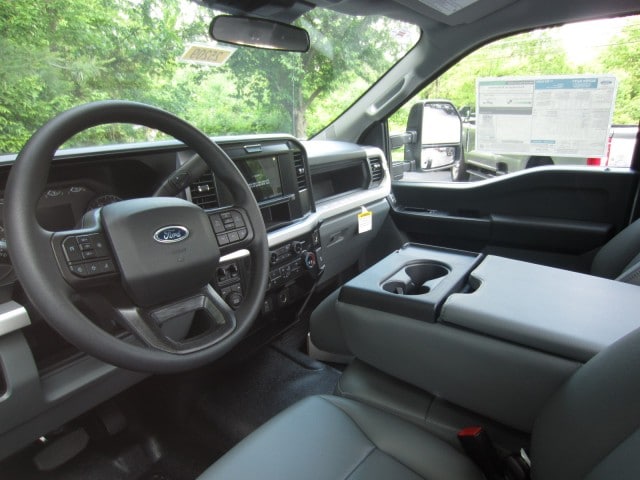 2025 Ford F-350 Super Duty Chassis Cab XL - Photo 6