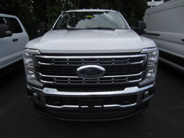 2025 Ford F-350 XL photo 2