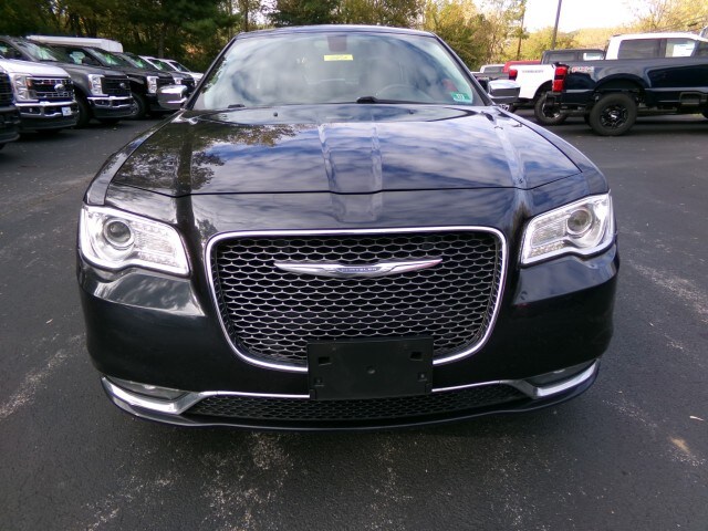 2016 Chrysler 300 photo 3