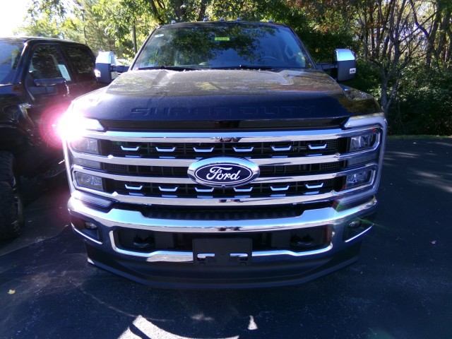 New 2027 Ford F-250 Lariat CrewCab 4x4 Truck Crew Cab