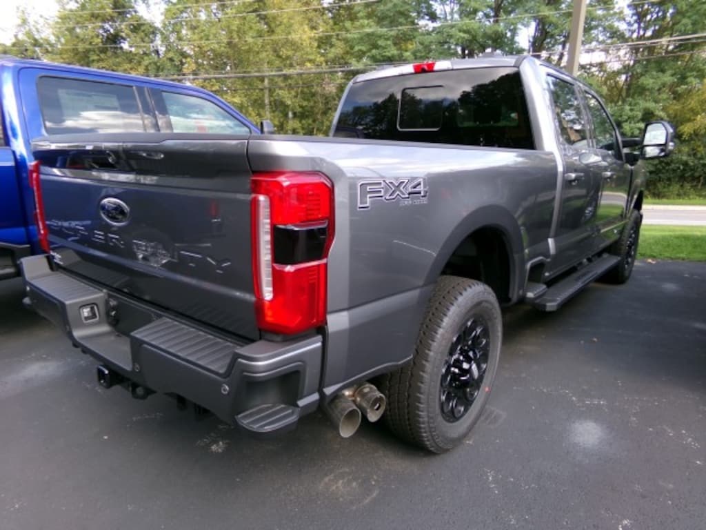 New 2026 Ford F-350 Lariat CrewCab 4x4 Truck Crew Cab