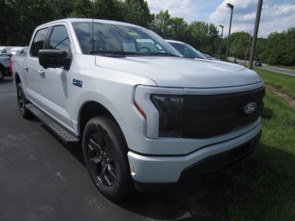 New 2025 Ford F-150 Lightning Flash Extended Range CrewCab 4x4 Truck SuperCrew Cab