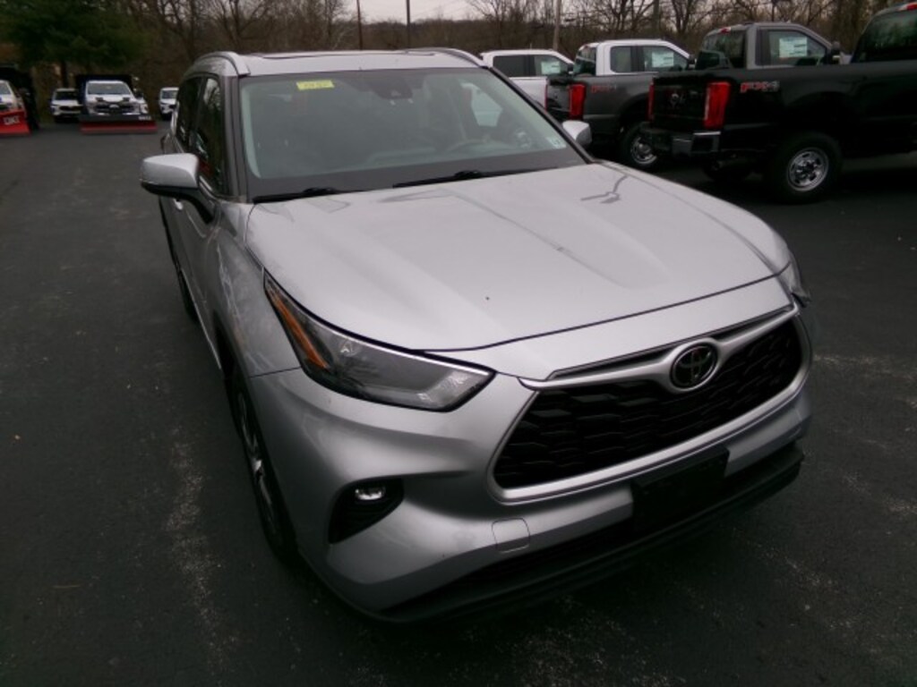 Used 2022 Toyota Highlander XLE AWD SUV