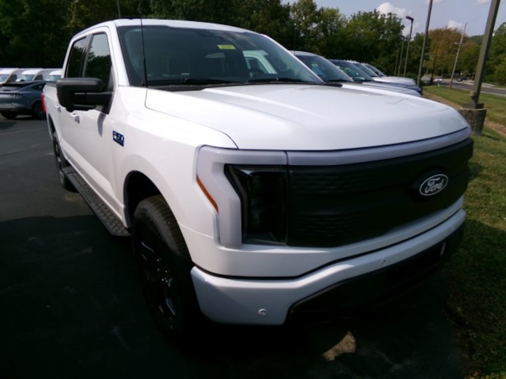 New 2025 Ford F-150 Lightning Flash Extended Range CrewCab 4x4 Truck SuperCrew Cab