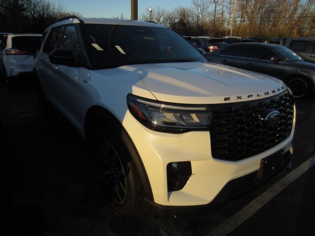 2025 Ford Explorer ST-Line photo 3