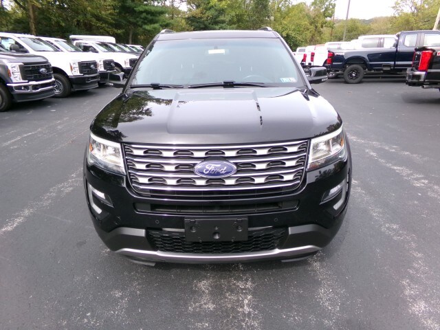 2017 Ford Explorer XLT photo 3