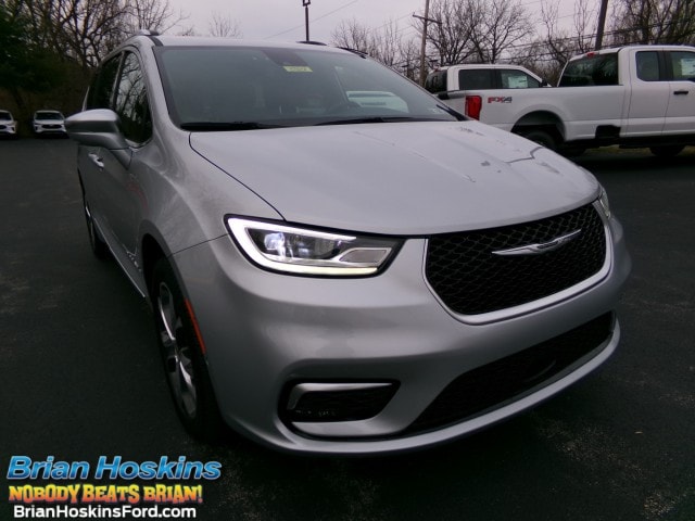 2024 Chrysler Pacifica Pinnacle's photo