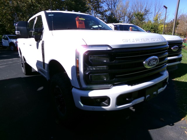 New 2027 Ford F-250 Platinum CrewCab 4x4 Truck Crew Cab