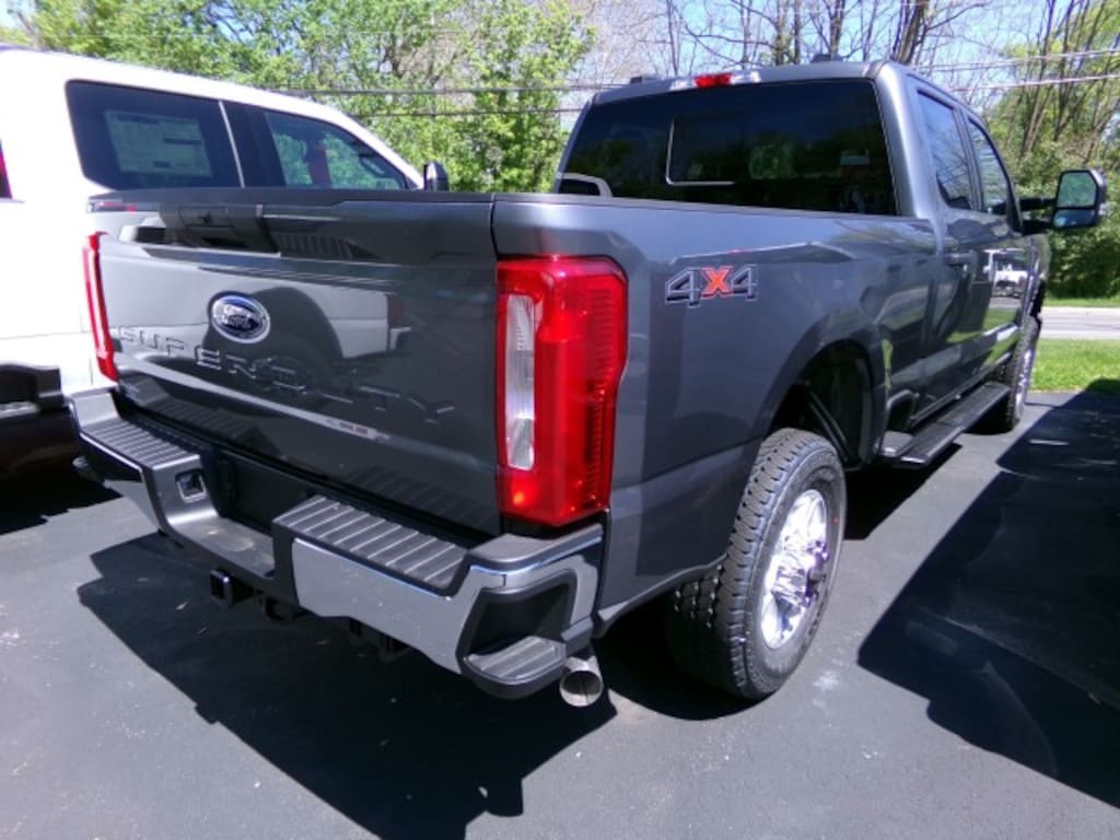 New 2026 Ford F-250 XLT CrewCab 4x4 Truck Crew Cab
