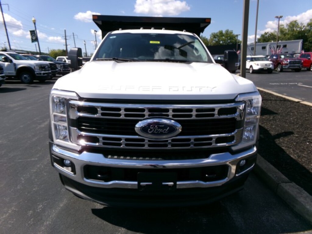 New 2025 Ford F-450 Landscape Dump Body XL CrewCab 4x4 Truck Crew Cab