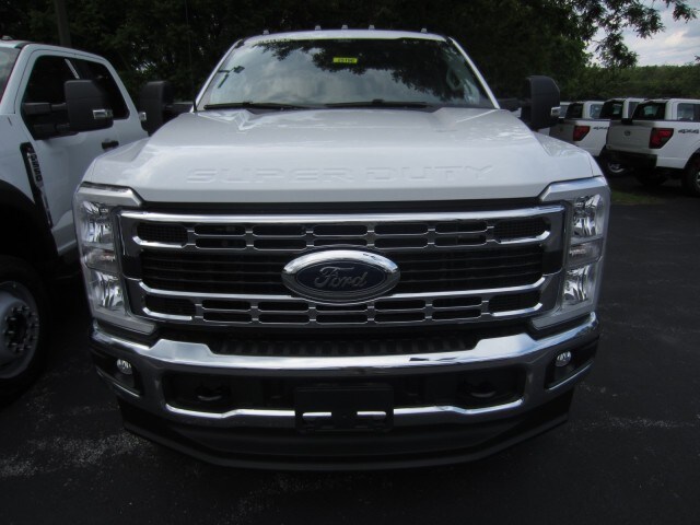 2025 Ford F-350 XL photo 2
