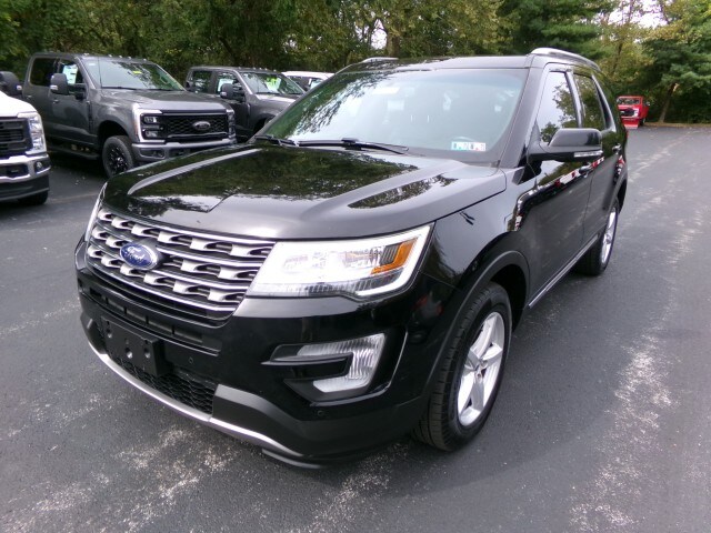 2017 Ford Explorer XLT photo 4