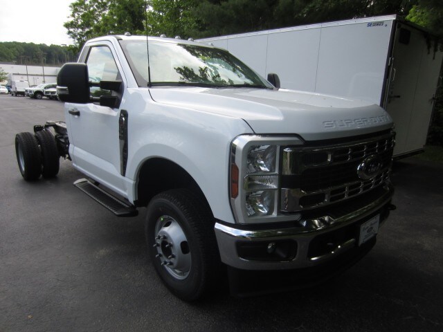 2025 Ford F-350 XL photo 3