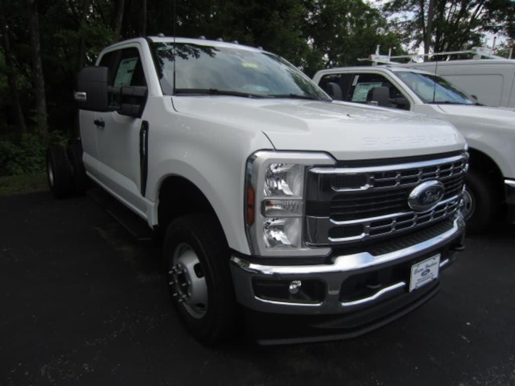 New 2025 Ford F-350 Gooseneck Utility Service Body XL SuperCab 4x4 Truck Super Cab